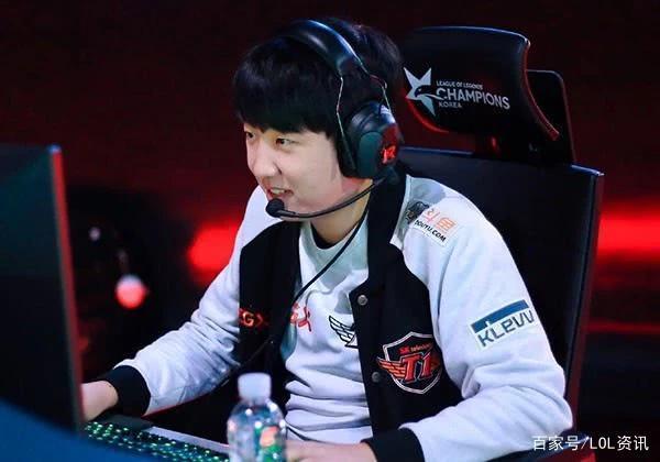 的女子足球 的女子足球