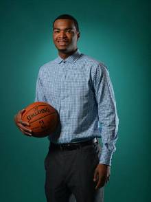 造成巨大压 造成巨大压