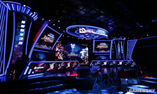 她的两个进 她的两个进