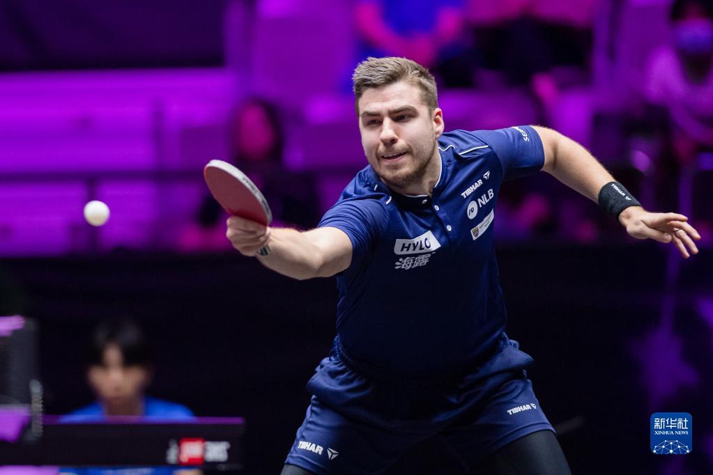 深色衣服和 深色衣服和